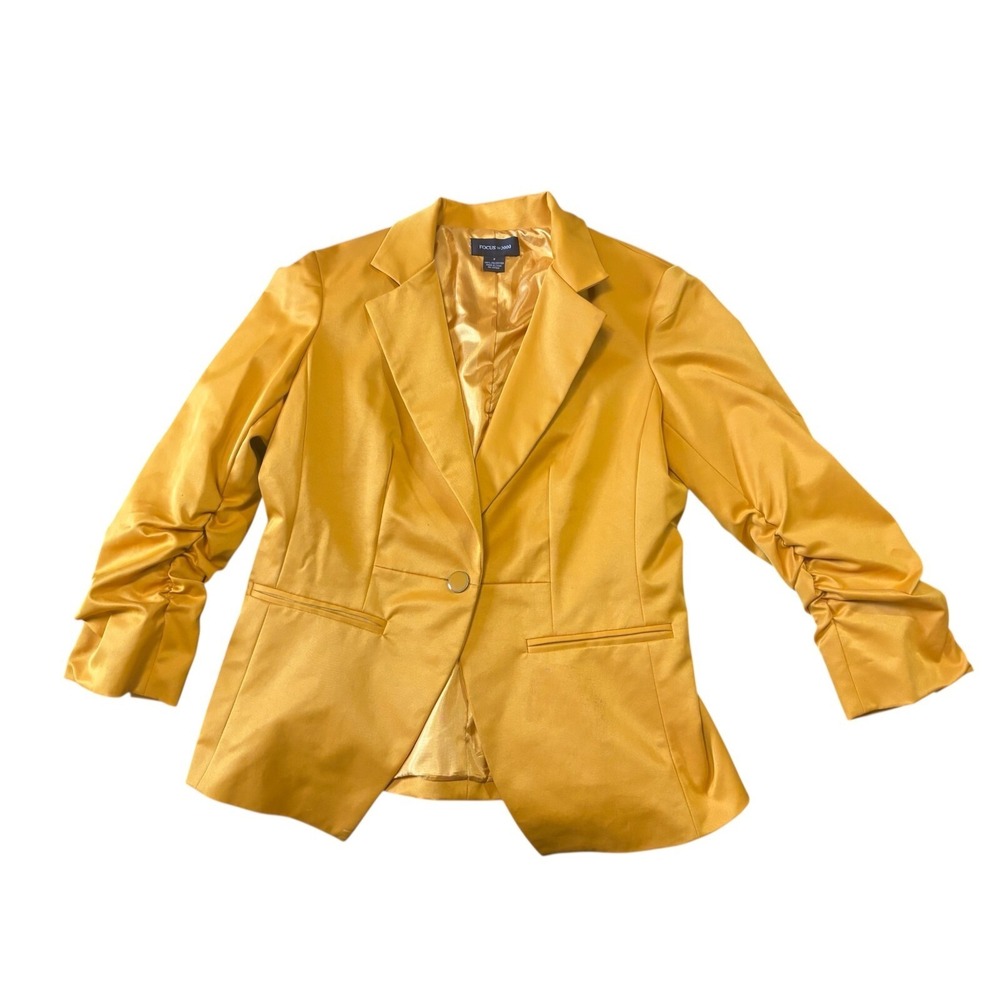 Focus 2000 Blazer size 8 polyester gold with 3/4 length sleeves